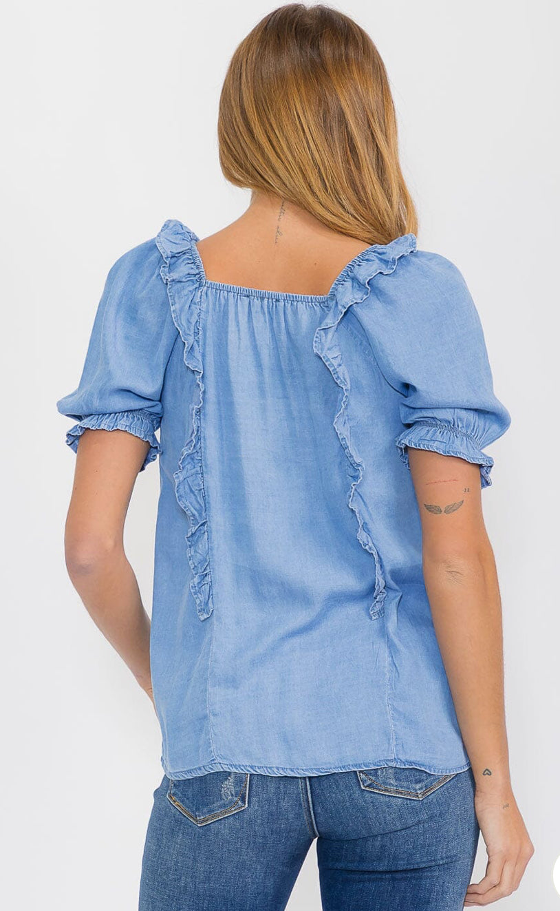 WOMEN'S SHORT SLEEVE RUFFLE DETAILED CHAMBRAY BLOUSE