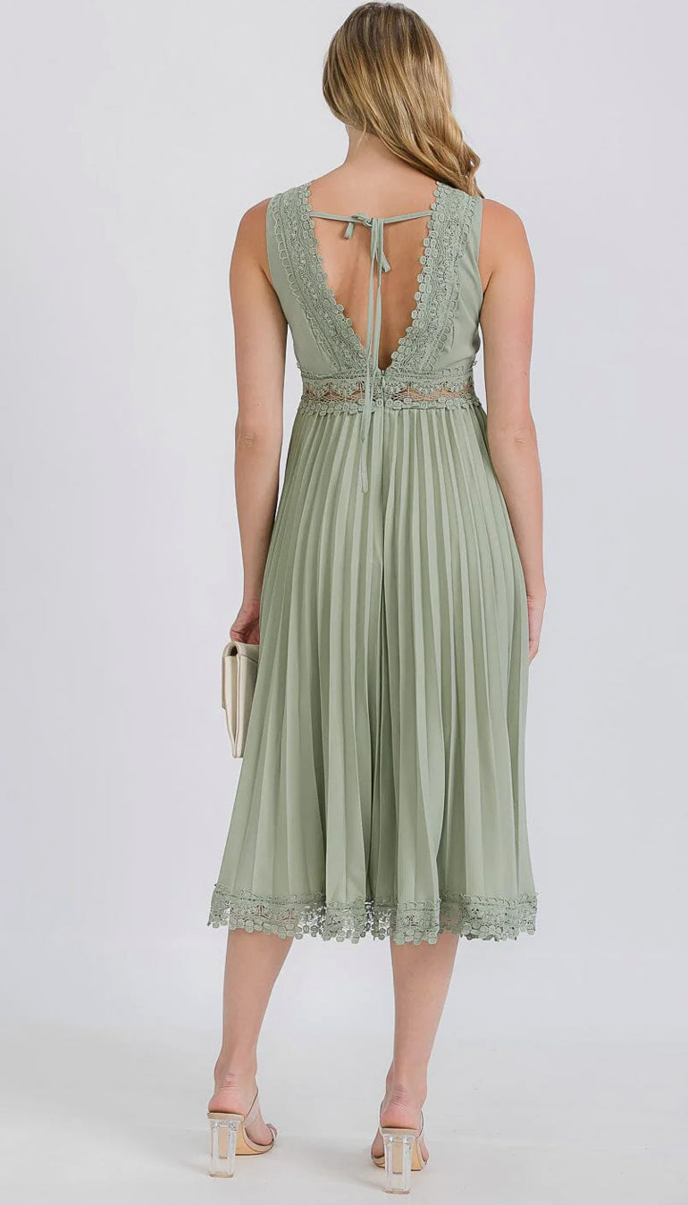 WOMEN'S SLEEVELESS V-NECK TRIM DETAILED PLEATED MAXI DRESS