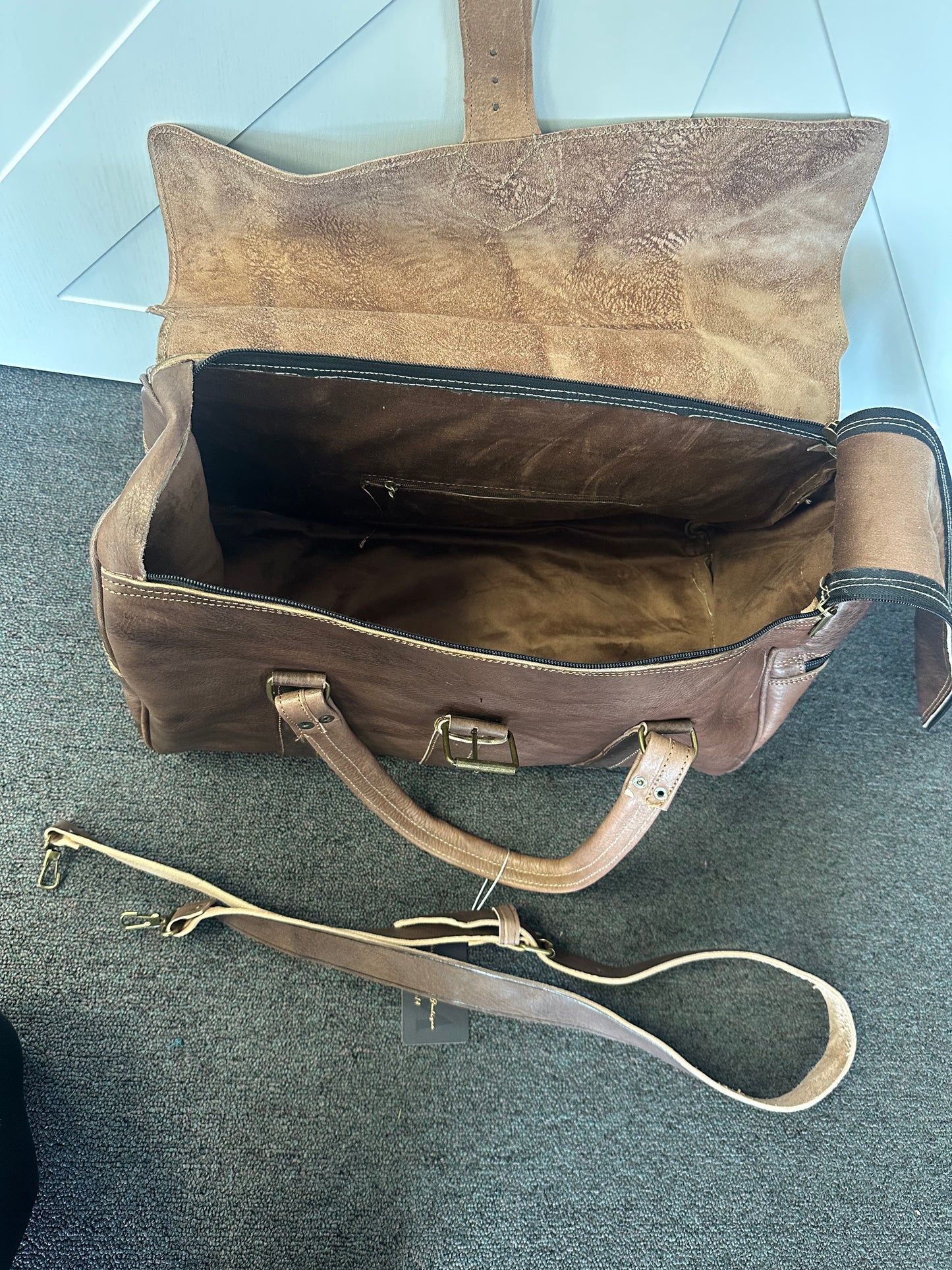 Large Angelica traveling bag with strap
