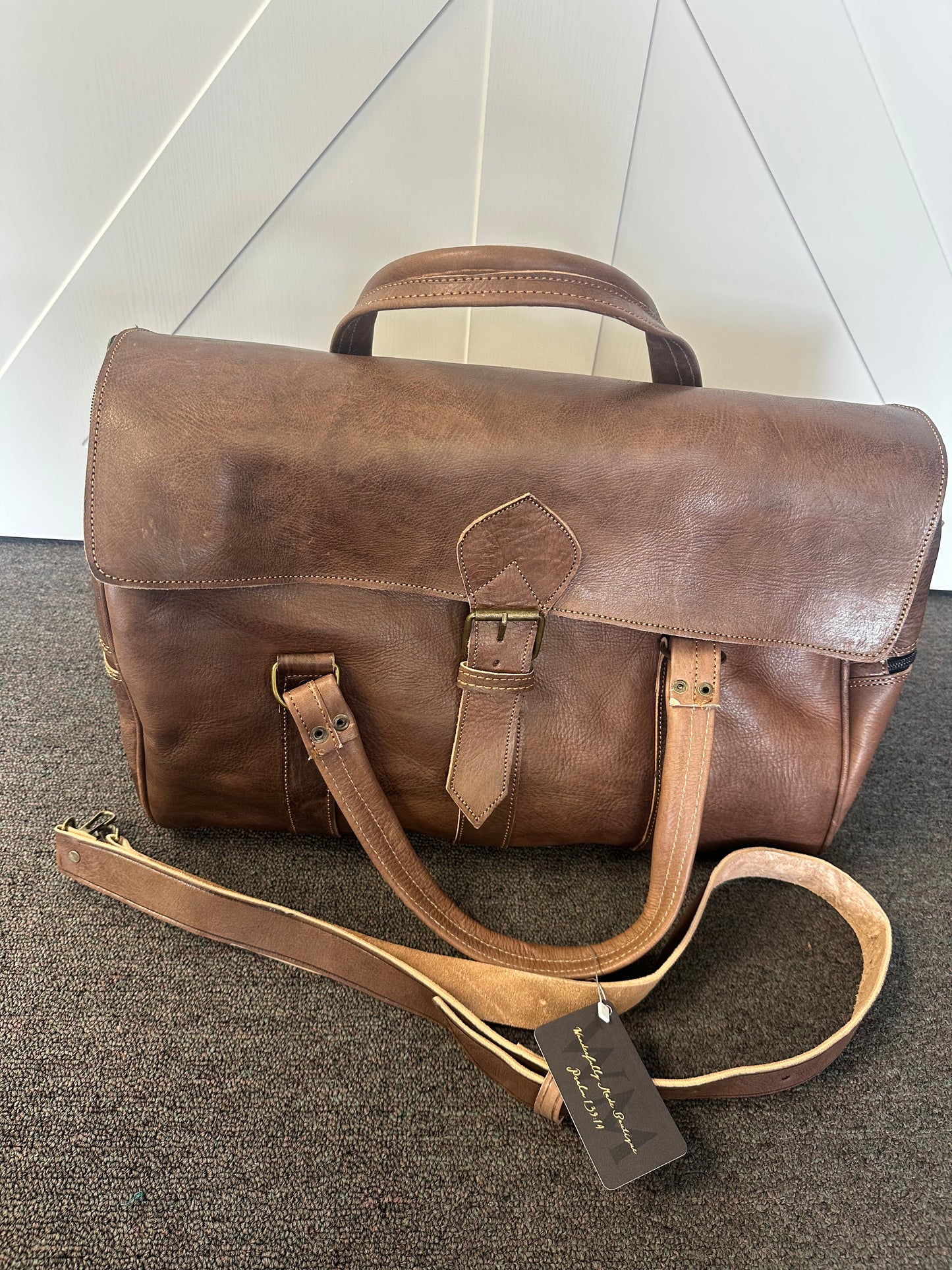 Large Angelica traveling bag with strap