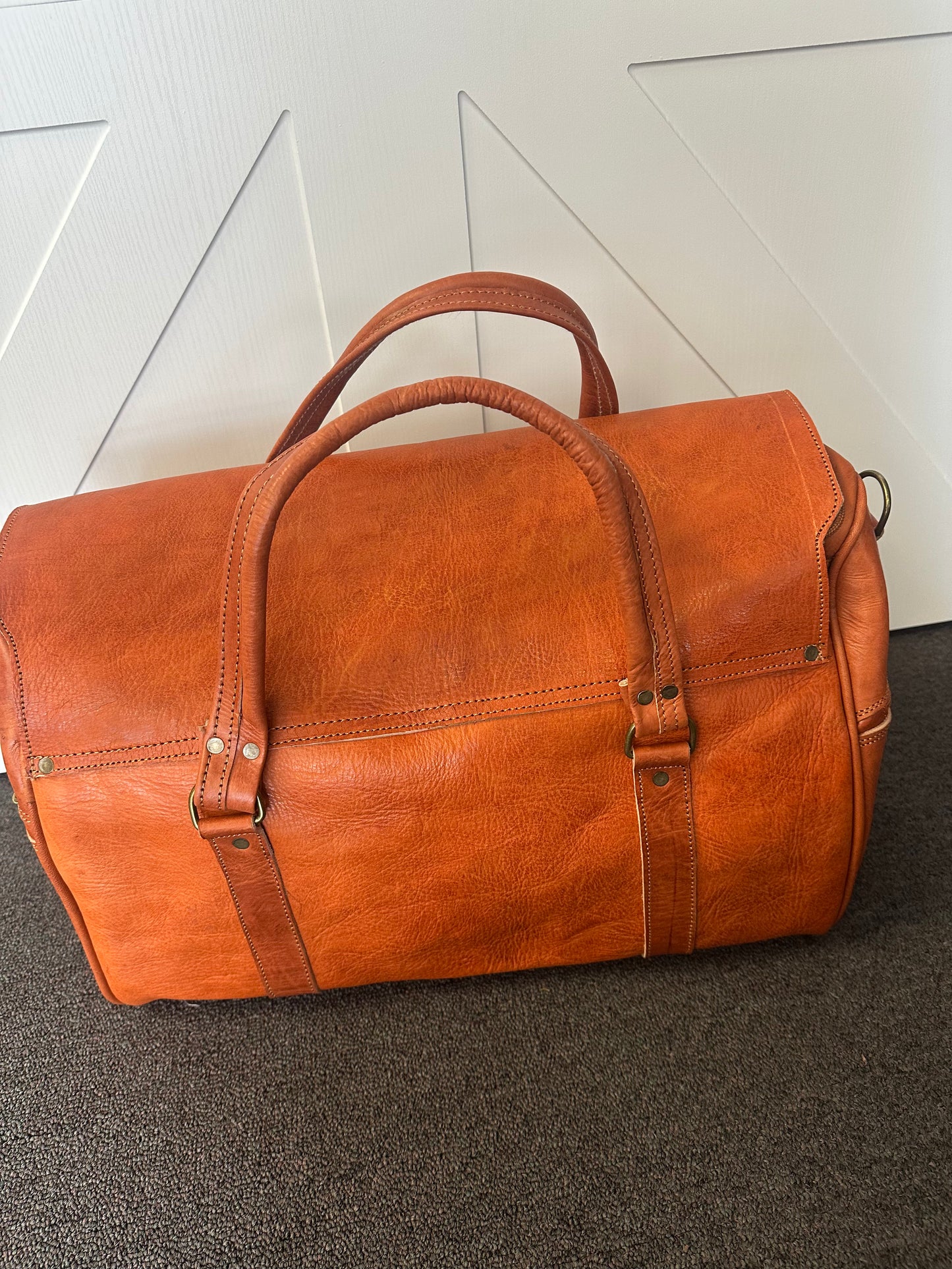 Large Angelica leather traveling bag with strap