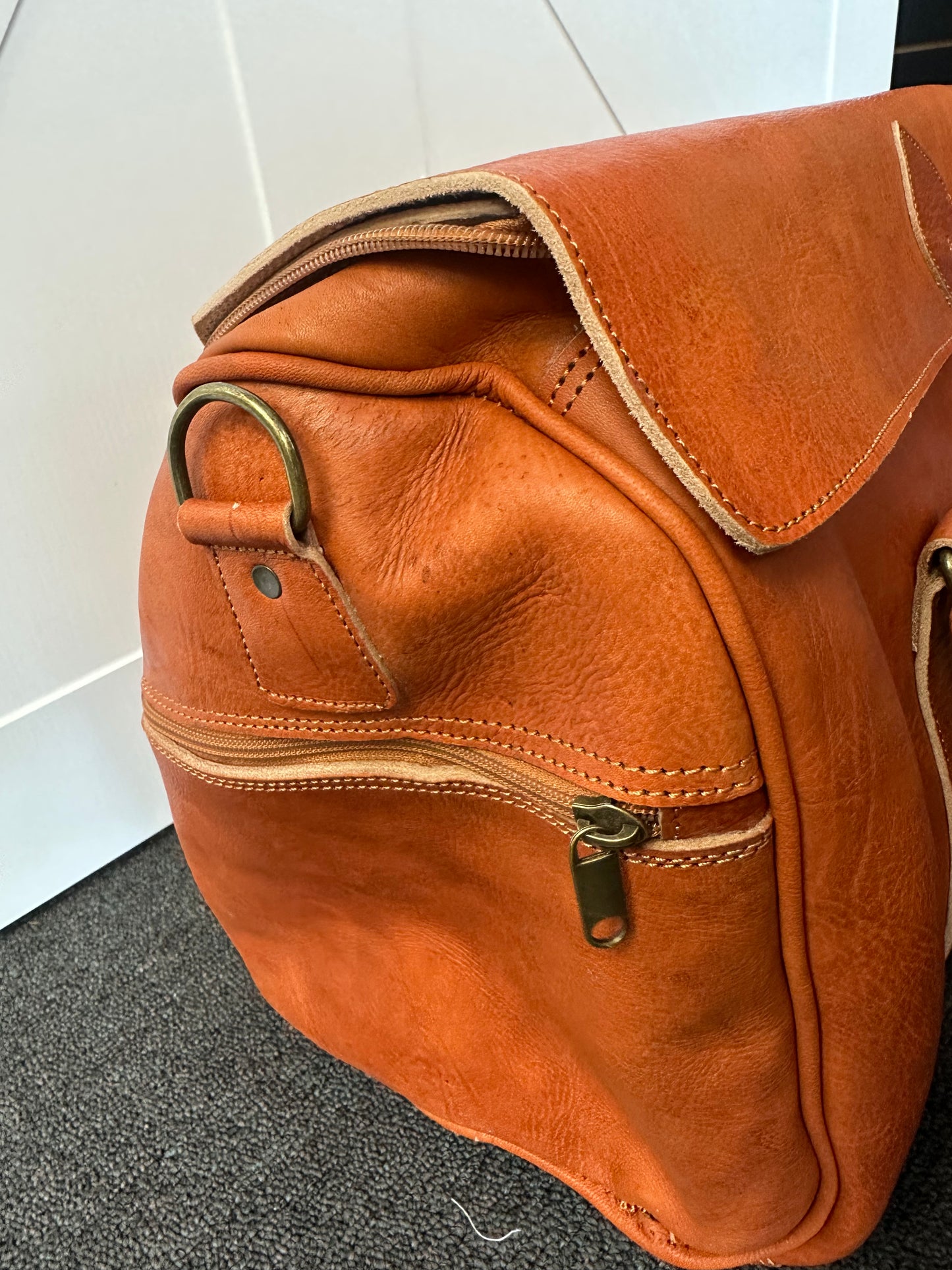 Large Angelica leather traveling bag with strap
