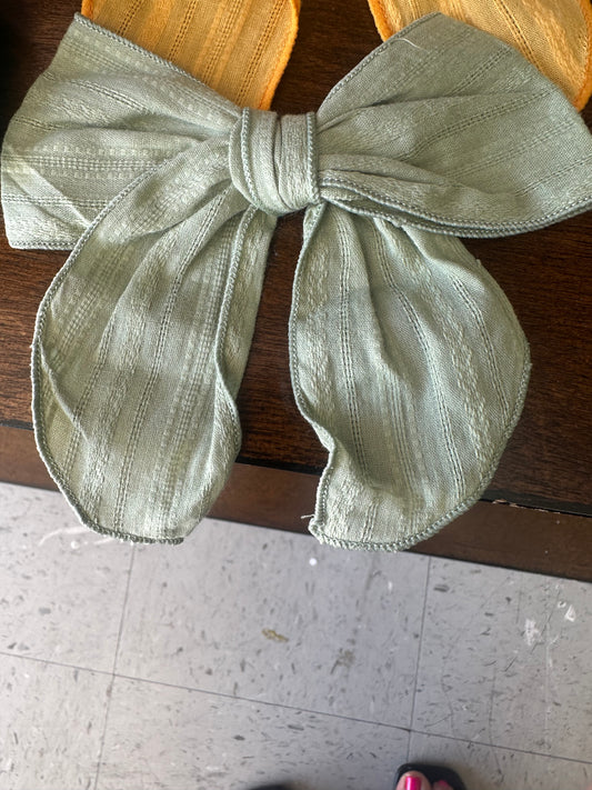 Green medium bow