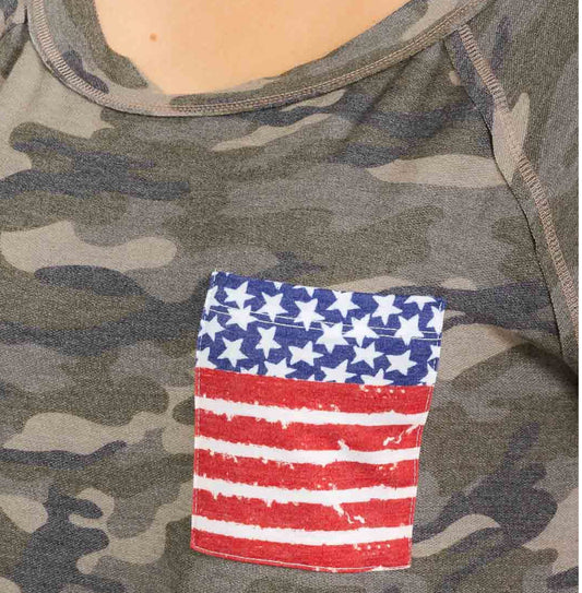 PLUS SIZE SHORT SLEEVE V-NECK CAMOFLAG POCKET TOP