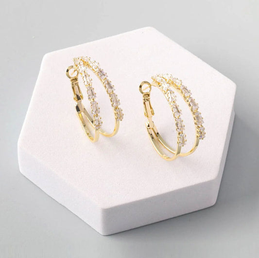 Gold earrings with diamond