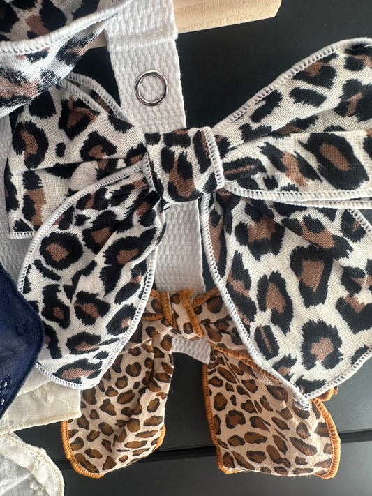 Médium size cheetah bow