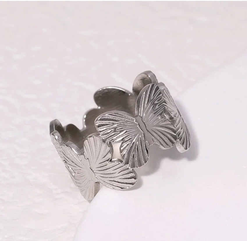 Butterfly ring gold and silver