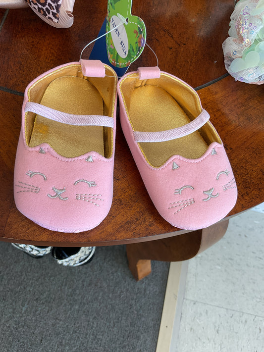 Pink kitty baby shoes