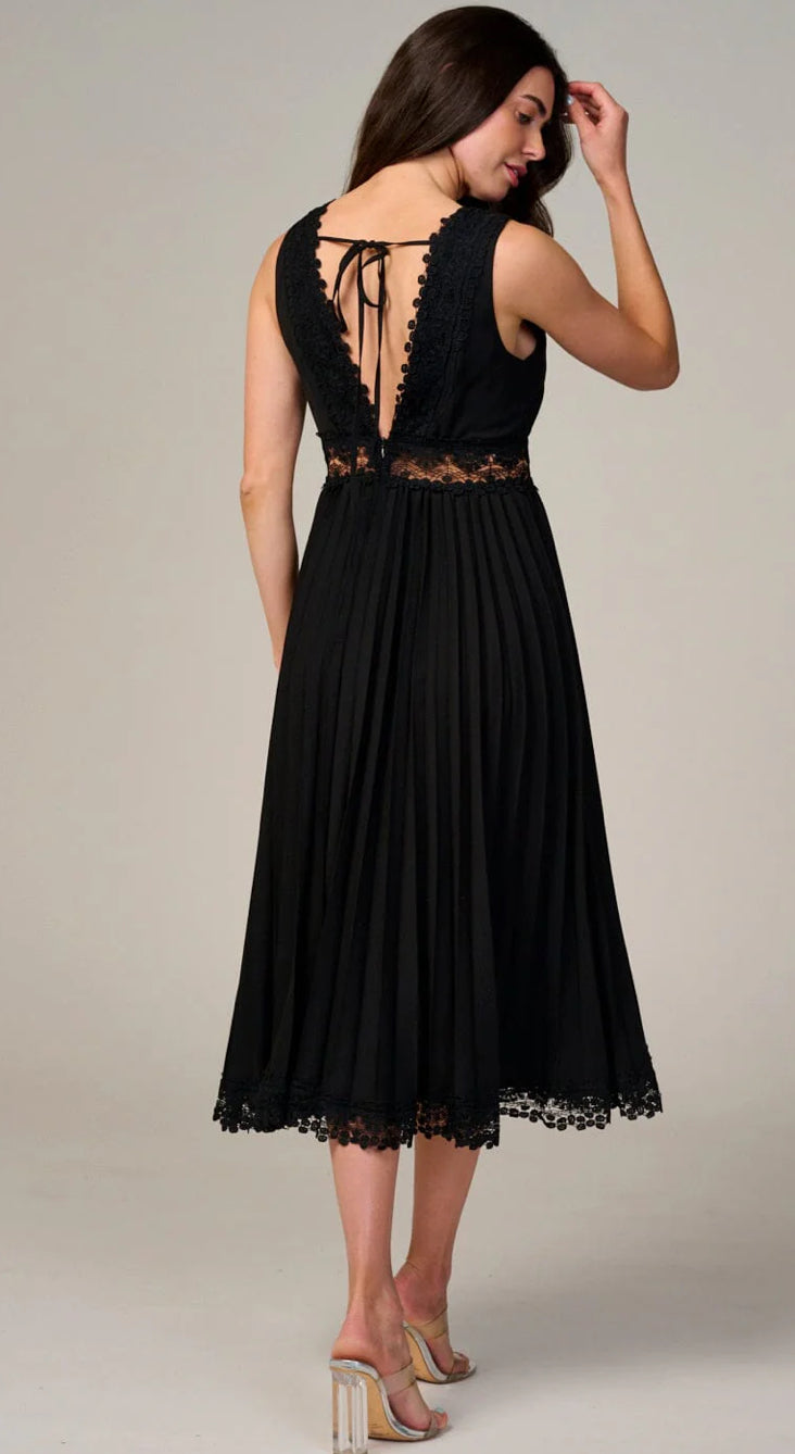 WOMEN'S SLEEVELESS V-NECK TRIM DETAILED PLEATED MAXI DRESS