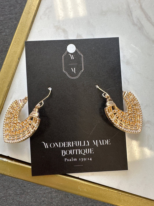 Gold earrings with design