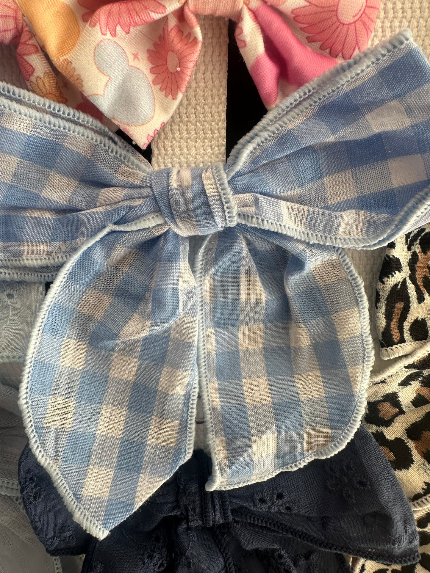 Blue checkered medium bow