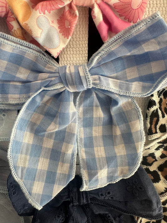 Blue checkered medium bow