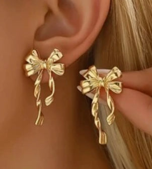 Bow earrings