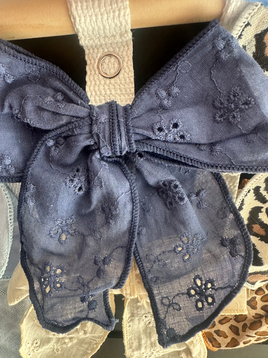 Navy blue medium size bow
