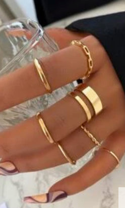 Set of 8 rings