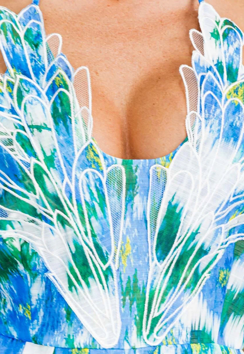 Sleeve less halter detailed maxi dress floral blue