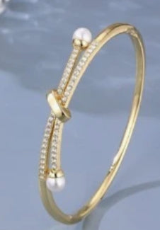 Pearl and Gold bracelet