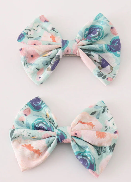 Green garden print bows