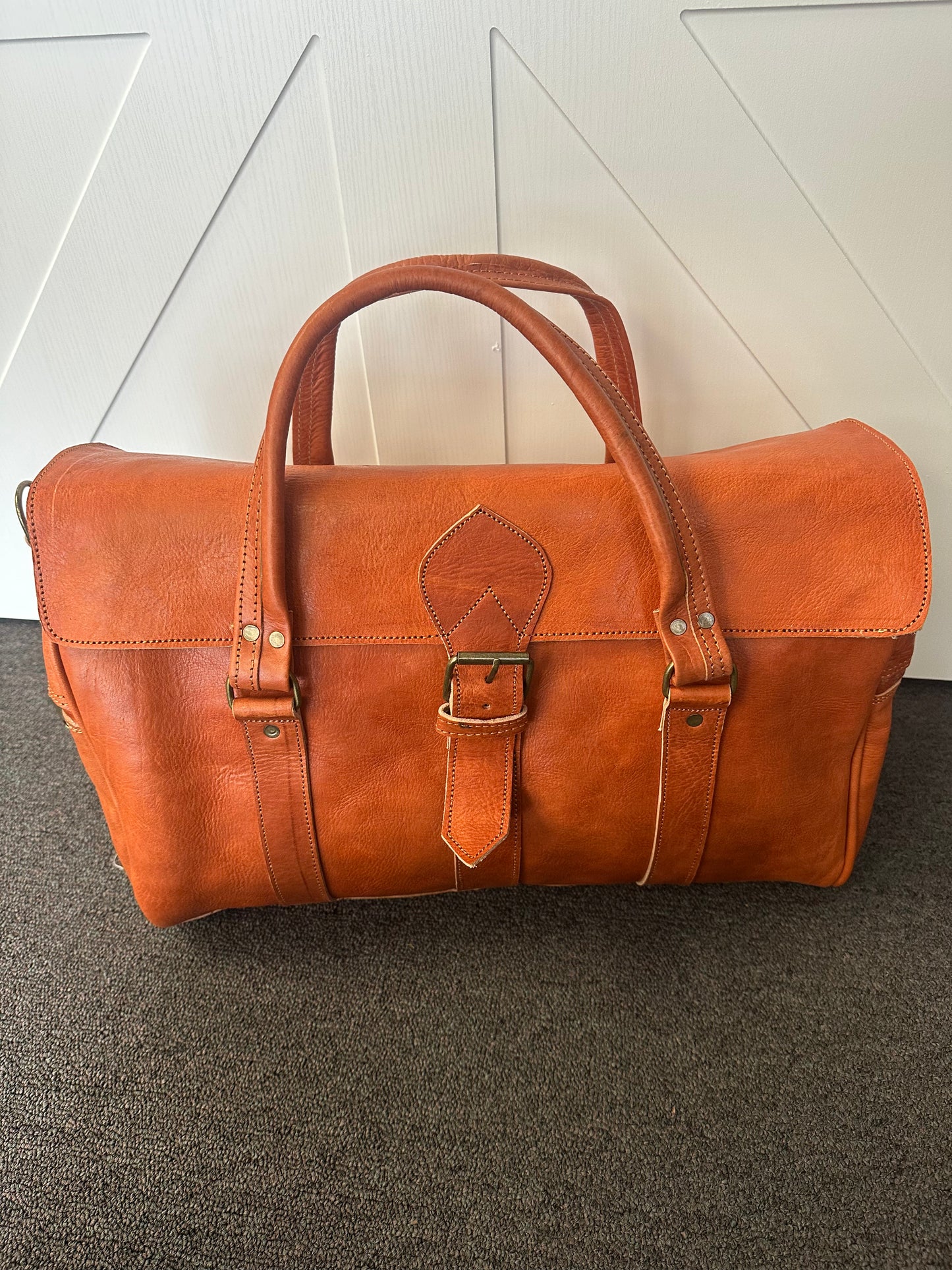Large Angelica leather traveling bag with strap